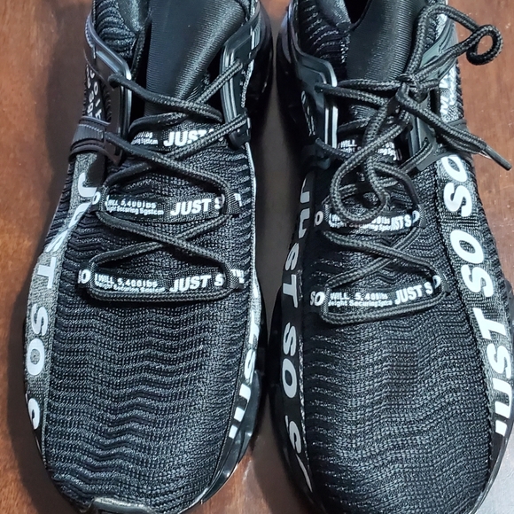 Just so so sneakers - Picture 4 of 12